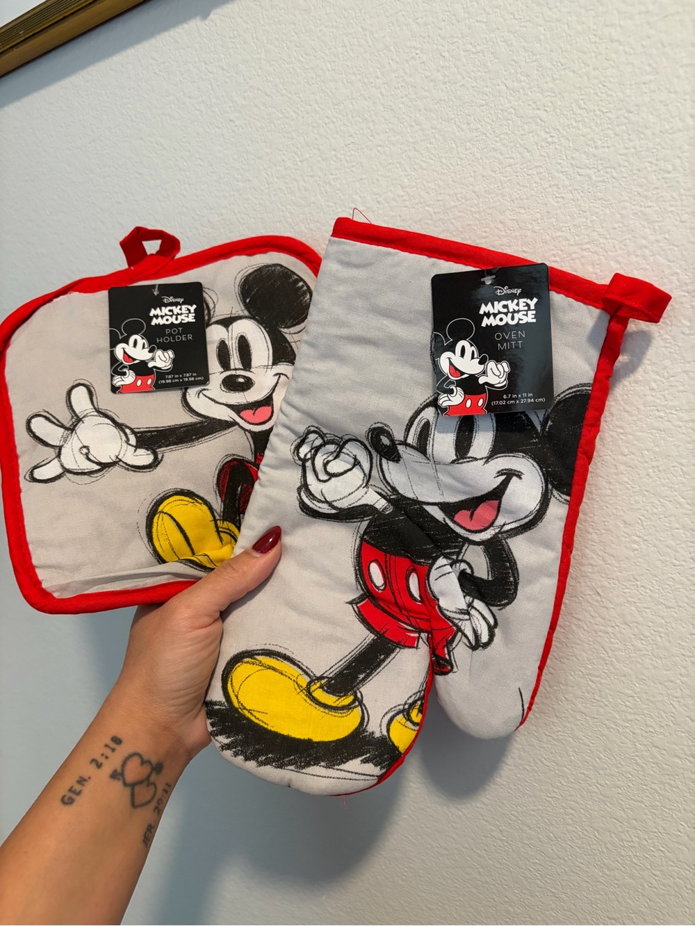 New Disney Mickey Mouse Red, Yellow & Black Oven Mitt and Pot Holder Set
